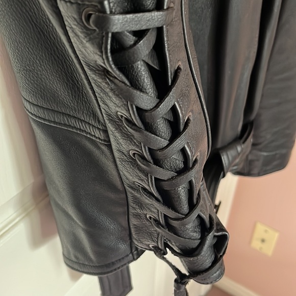 CANADIAN leather motorcycle jacket - Fits Medium Large - PROUDLY Made in Canada - Picture 5 of 8